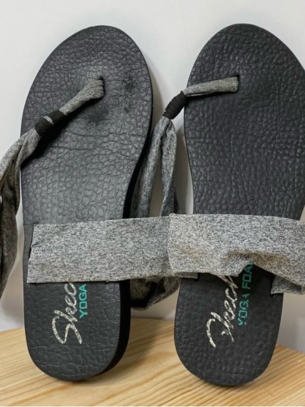 Skechers Yoga Foam Thong Sandals Flip Flops Black Women’s Size 7